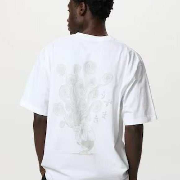 NWT Uniqlo Junji Ito Uzumaki manga Tshirt XL - Picture 7 of 7